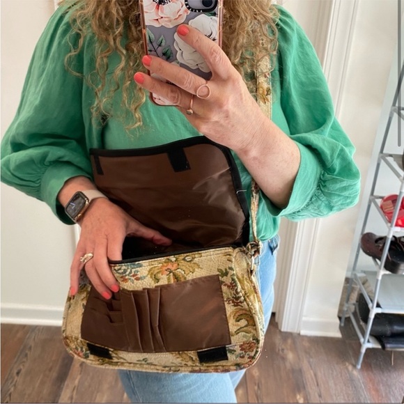 Vintage-Inspired Floral Tapestry Bag - Picture 3 of 7